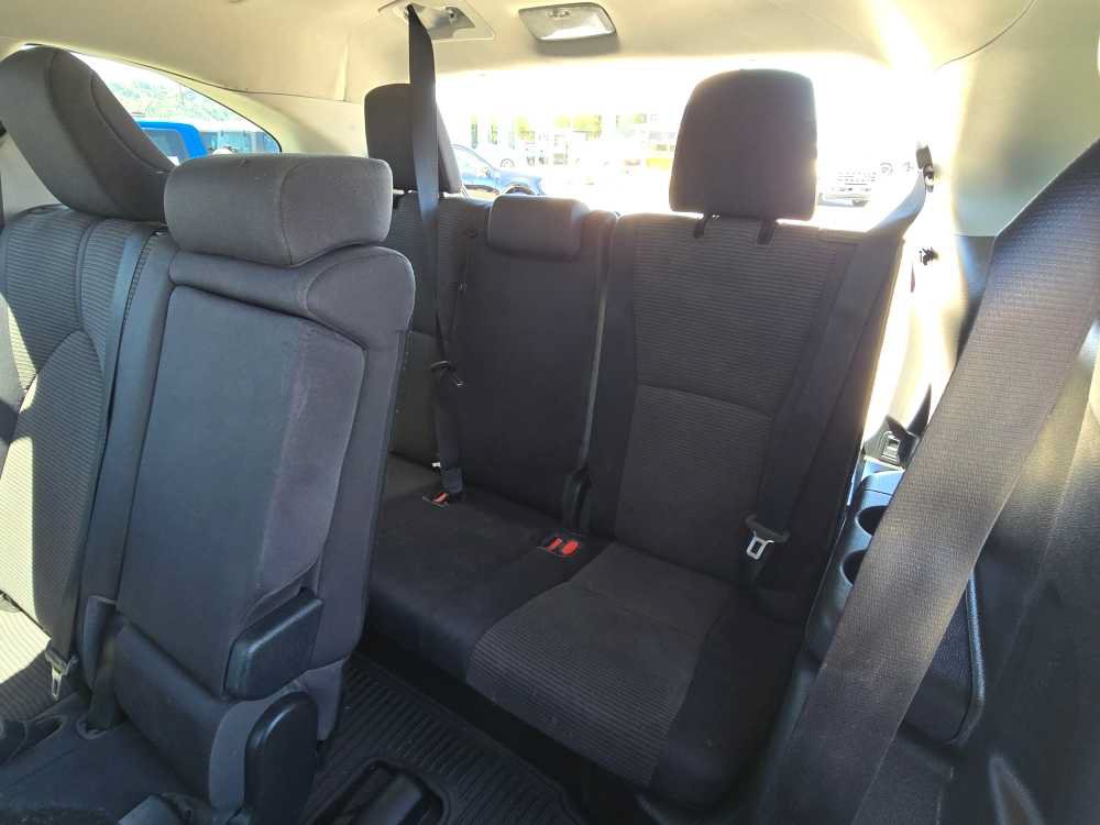 Used 2022 Toyota Highlander LE FWD image 17