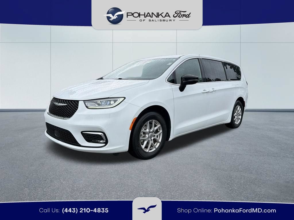 Used 2025 Chrysler Pacifica Select FWD image 2