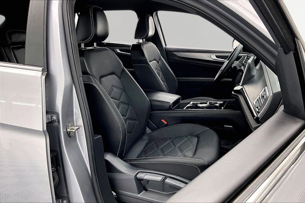 Used 2025 Volkswagen Atlas Cross Sport SE AWD/4WD image 9