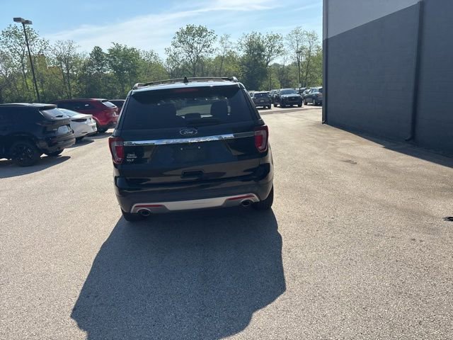 Certified 2017 Ford Explorer XLT w/ Equipment Group 202A FWD image 34