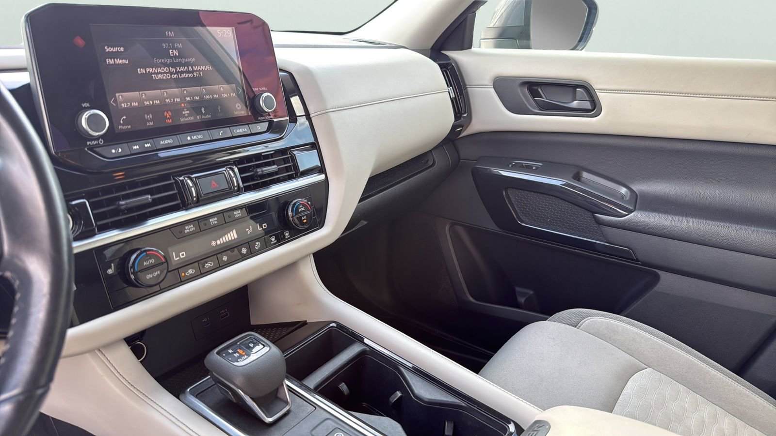 Used 2024 Nissan Pathfinder SV FWD image 19