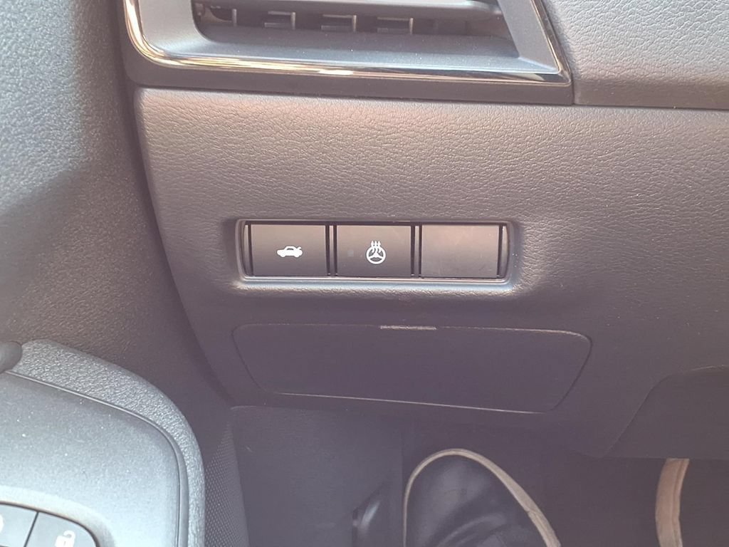 Used 2026 Nissan Sentra SV w/ SV Convenience Package FWD image 22