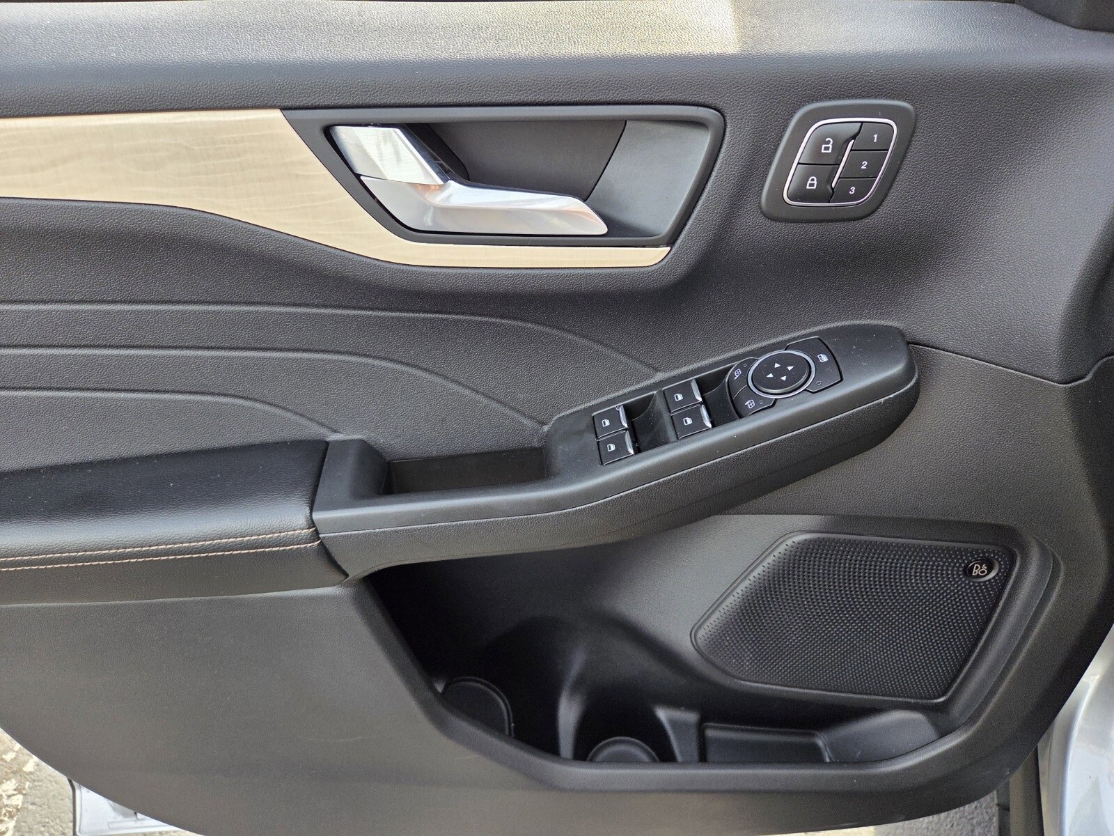 Certified 2022 Ford Escape Titanium w/ Titanium Elite Package image 17