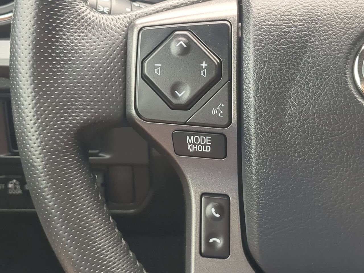 Used 2017 Toyota Tacoma TRD Sport w/ Tow Package (A/T) AWD/4WD image 23