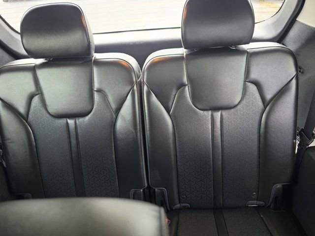 Used 2023 Kia Sorento S image 17