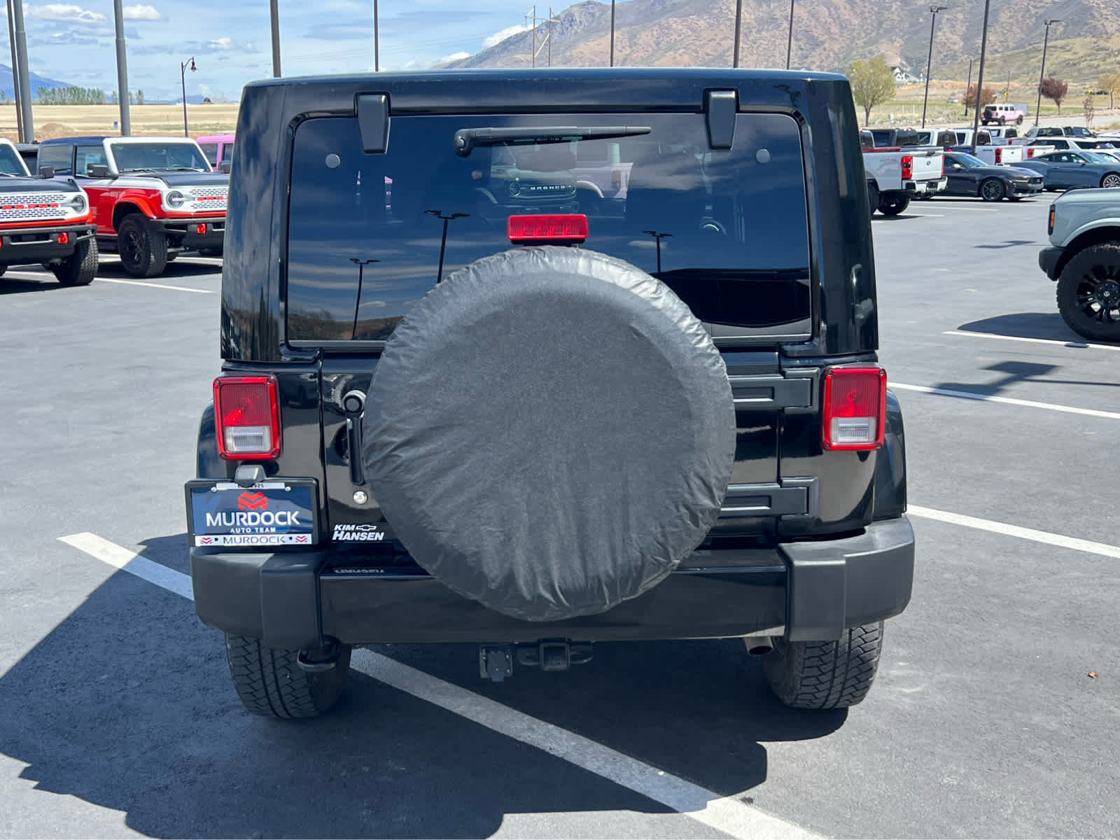 Used 2018 Jeep Wrangler Sahara w/ Connectivity Group AWD/4WD image 6