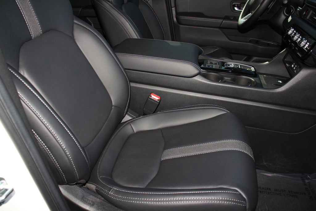 Used 2025 Honda Pilot Touring image 29