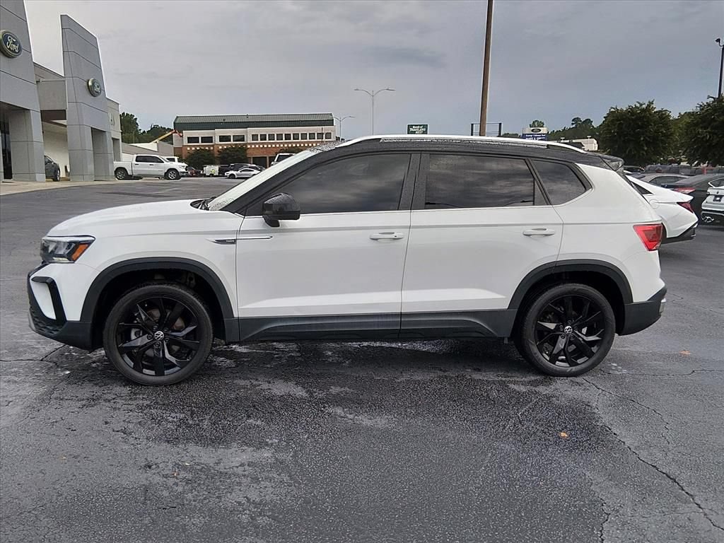 Used 2023 Volkswagen Taos SE w/ Panoramic Sunroof Package FWD image 7