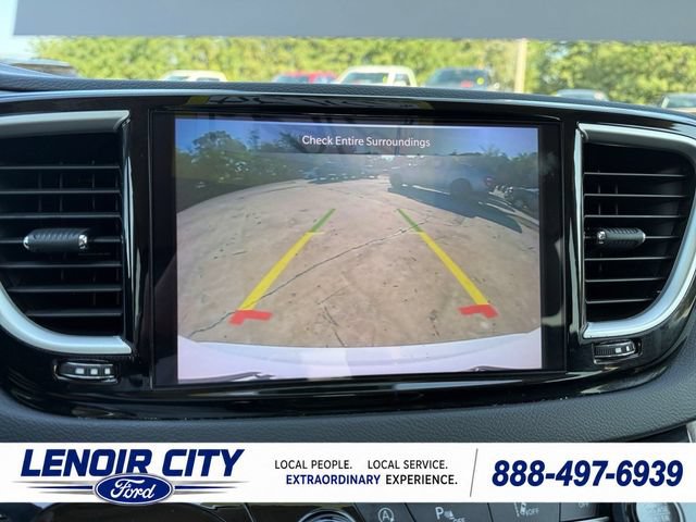 Used 2024 Chrysler Pacifica Touring-L FWD image 24