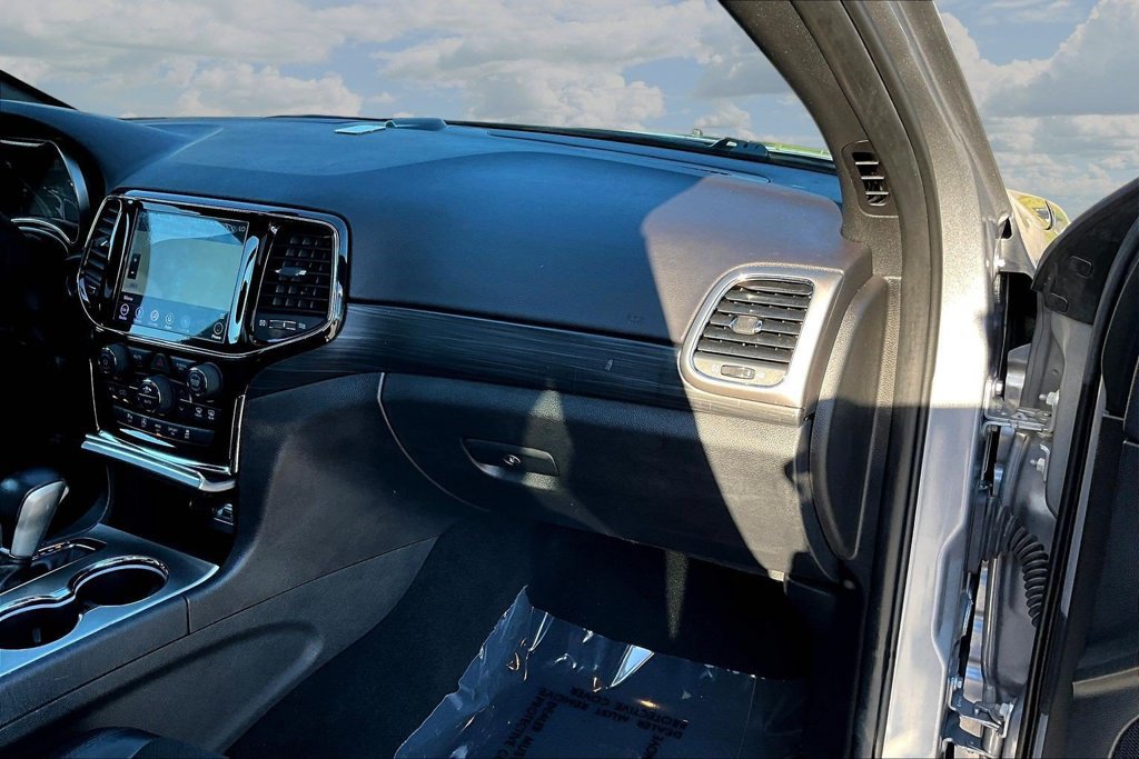 Used 2019 Jeep Grand Cherokee Altitude AWD/4WD image 28