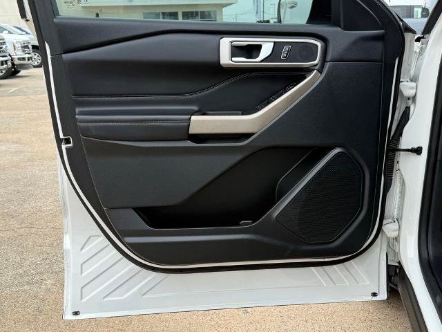 Certified 2024 Ford Explorer XLT RWD image 15