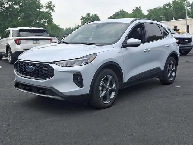 Certified 2025 Ford Escape ST-Line Select AWD/4WD image 6