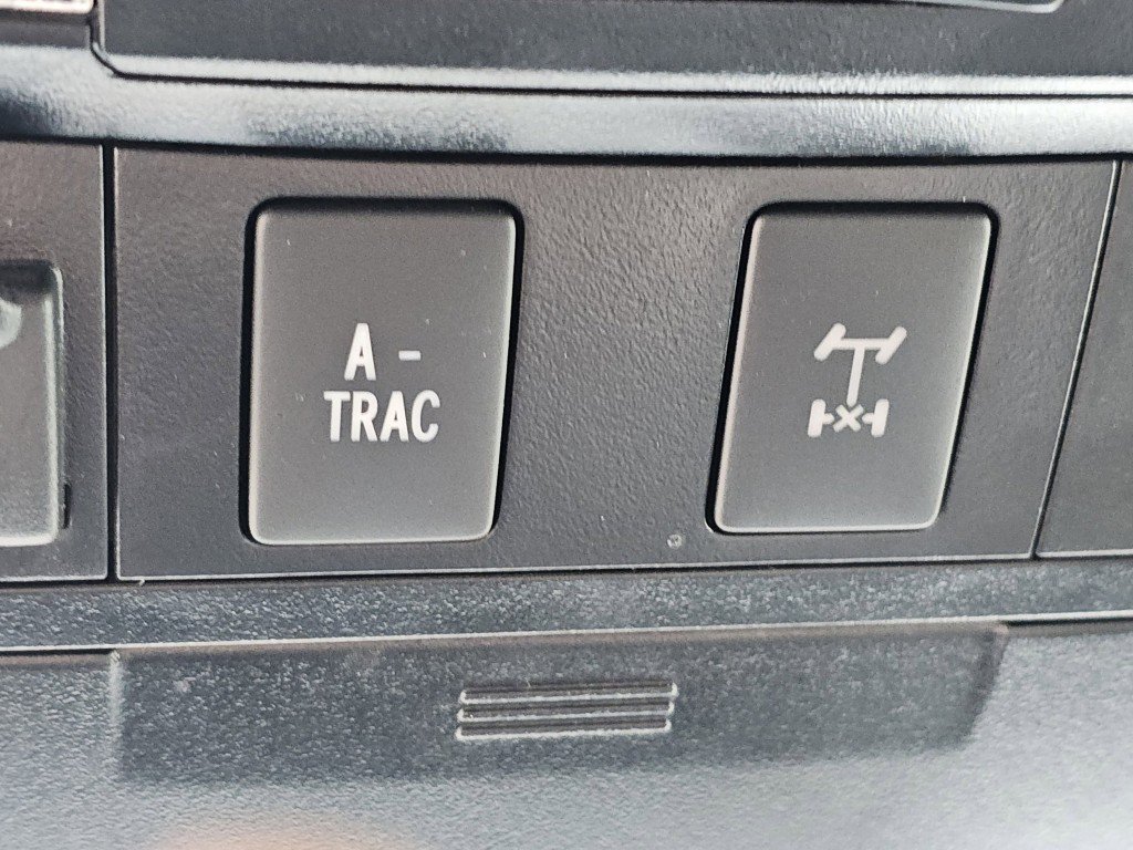 Used 2020 Toyota Tacoma TRD Off-Road w/ Technology Package AWD/4WD image 11