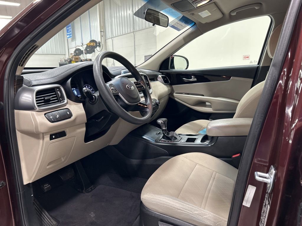 Used 2019 Kia Sorento FWD image 11