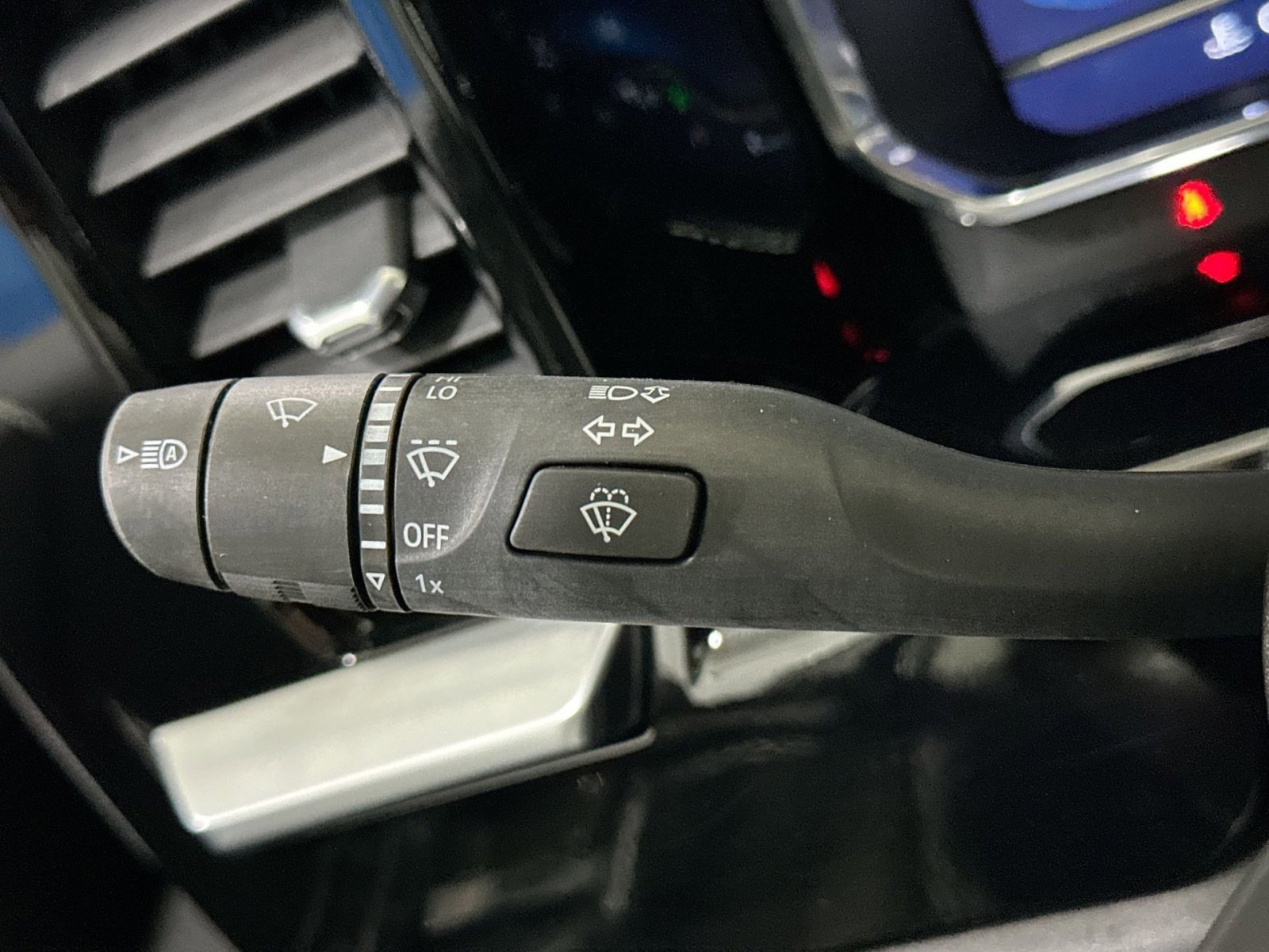 Used 2023 Chevrolet Silverado 1500 LTZ image 27