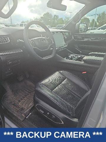 Used 2022 Jeep Wagoneer Series III w/ Premium Group I AWD/4WD image 5