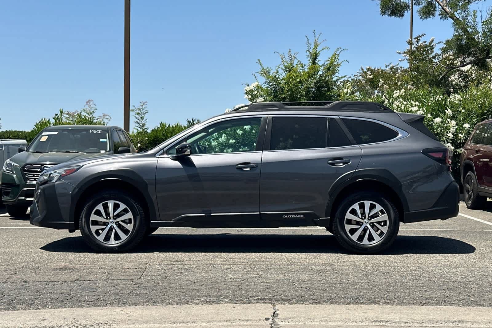 Used 2023 Subaru Outback Premium AWD/4WD image 5