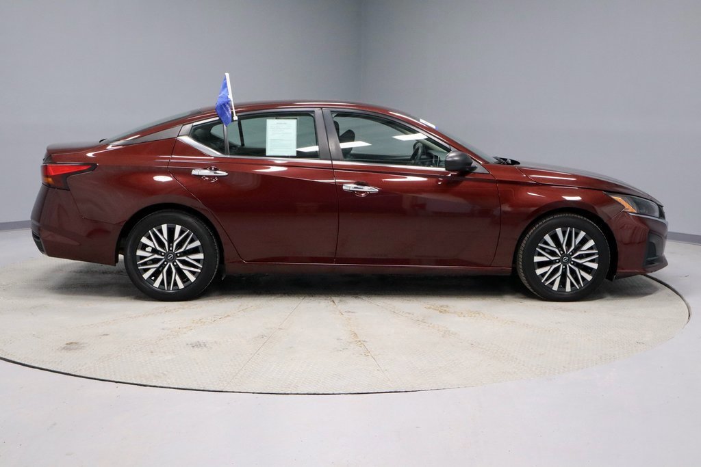 Used 2024 Nissan Altima 2.5 SV image 6