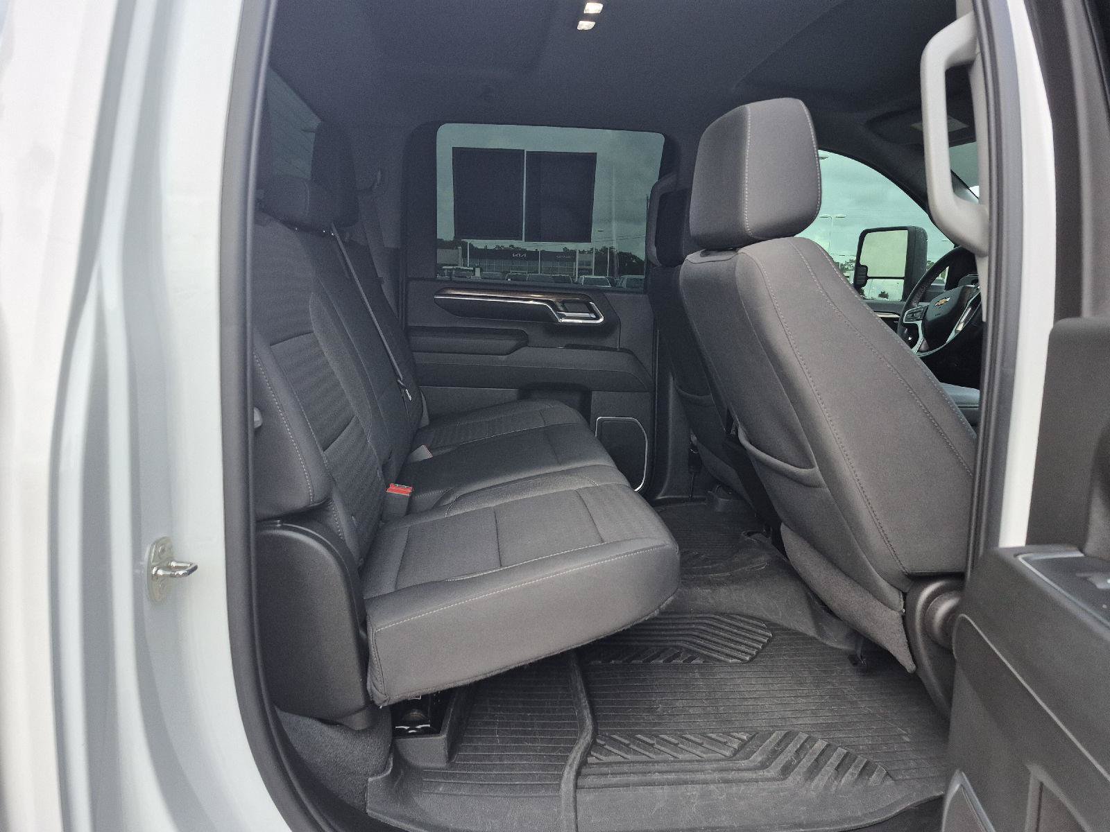 Used 2024 Chevrolet Silverado 2500 LT AWD/4WD image 8