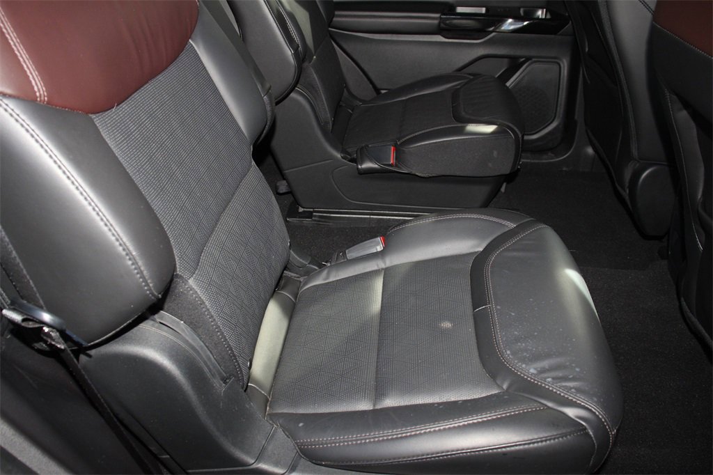 Certified 2022 Ford Explorer Platinum w/ Equipment Group 601A image 26