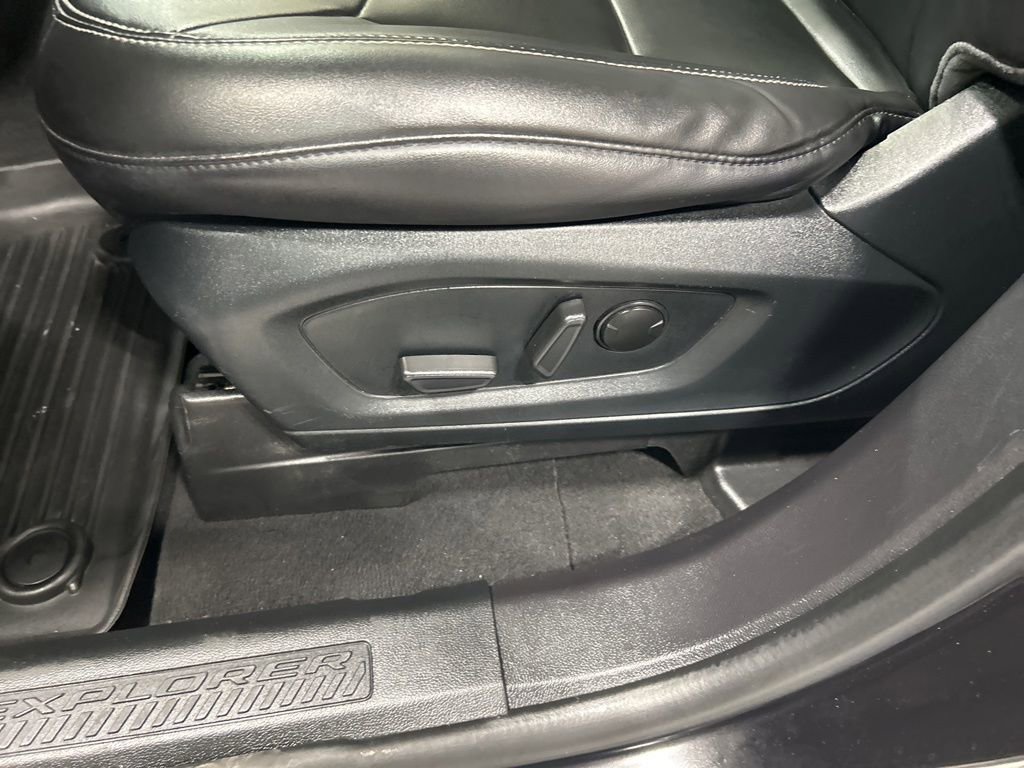 Certified 2022 Ford Explorer XLT w/ Equipment Group 202A AWD/4WD image 12