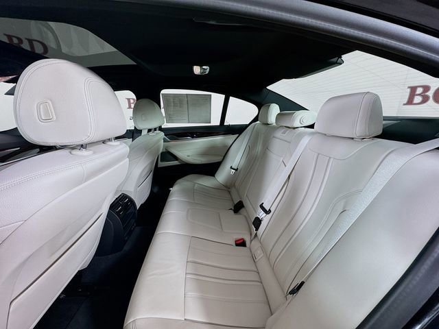 Used 2021 BMW 530i xDrive w/ Premium Package image 29