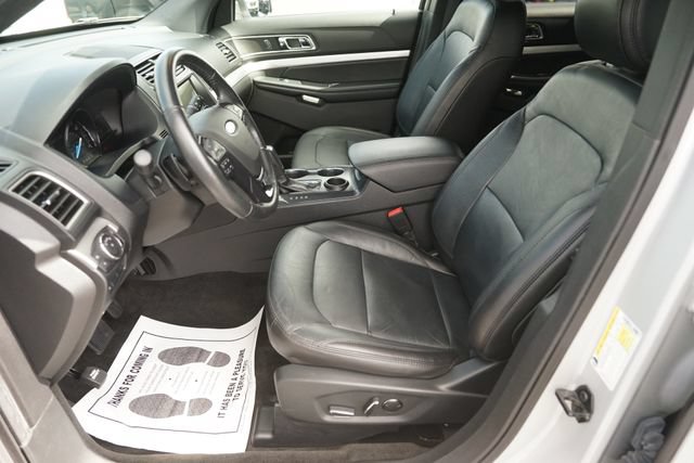 Certified 2017 Ford Explorer XLT w/ Equipment Group 202A FWD image 9