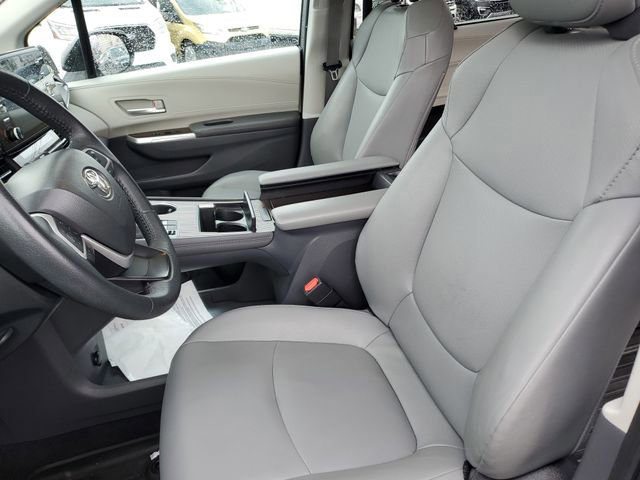 Used 2023 Toyota Sienna XLE image 27
