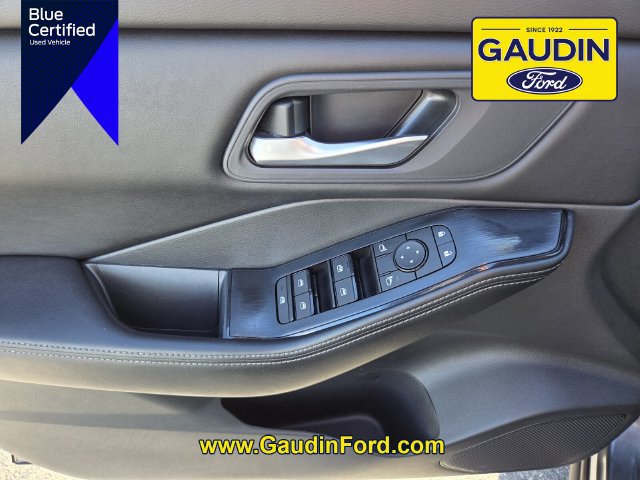 Used 2025 Nissan Rogue SV FWD image 18