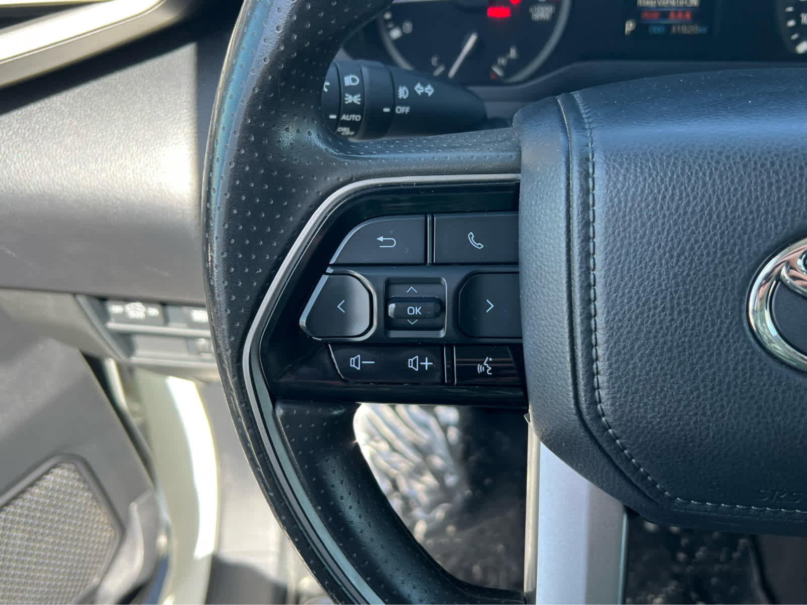 Used 2022 Toyota Tundra SR5 w/ SR5 Convenience Package image 33