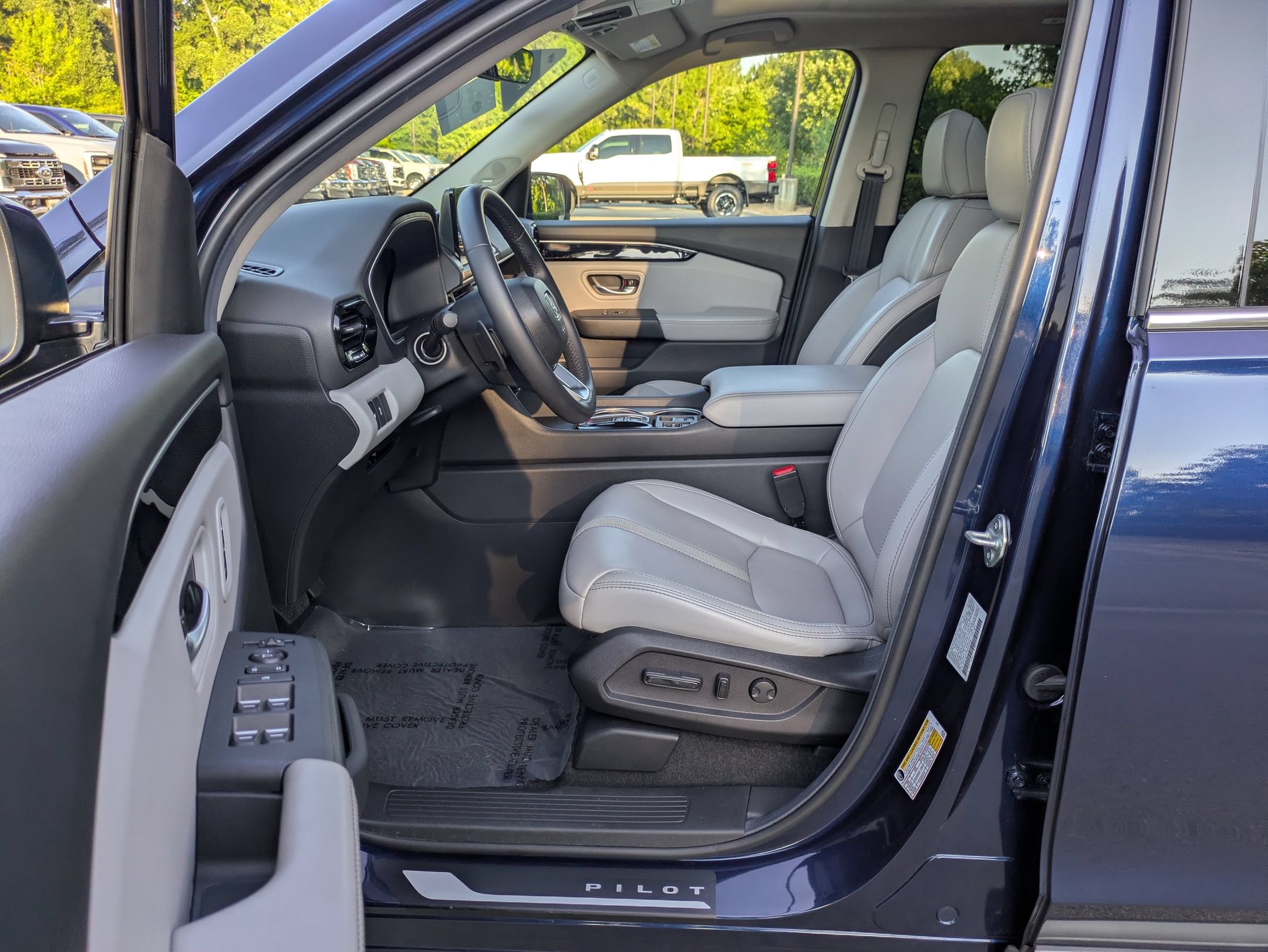 Used 2025 Honda Pilot Touring image 12