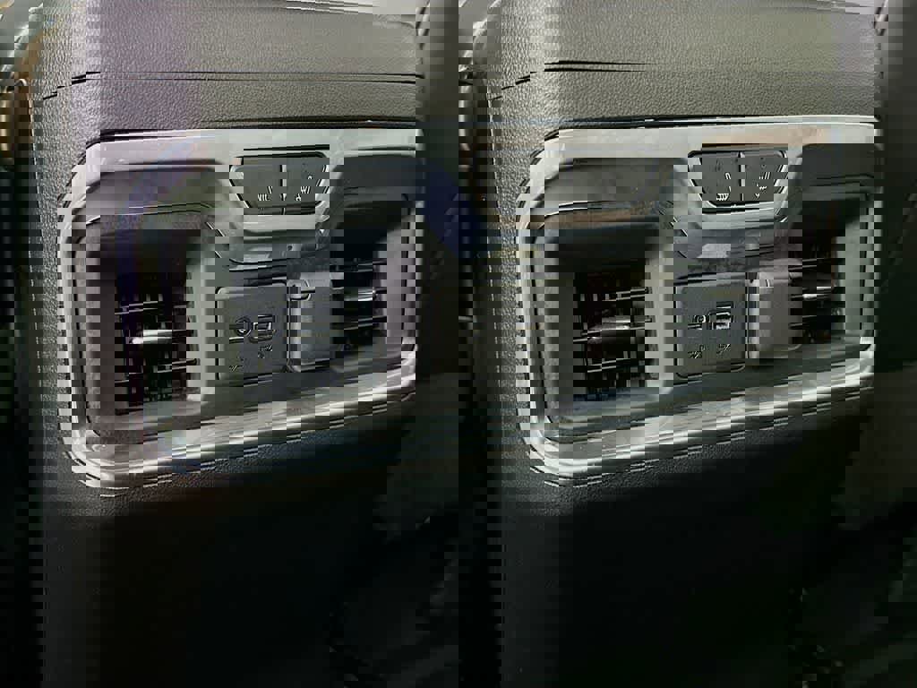 Used 2021 Chevrolet Silverado 1500 High Country w/ Technology Package image 16