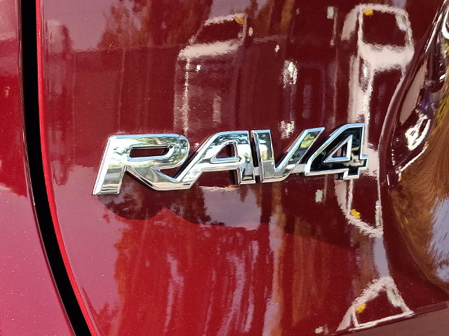 Used 2025 Toyota RAV4 XLE AWD/4WD image 32