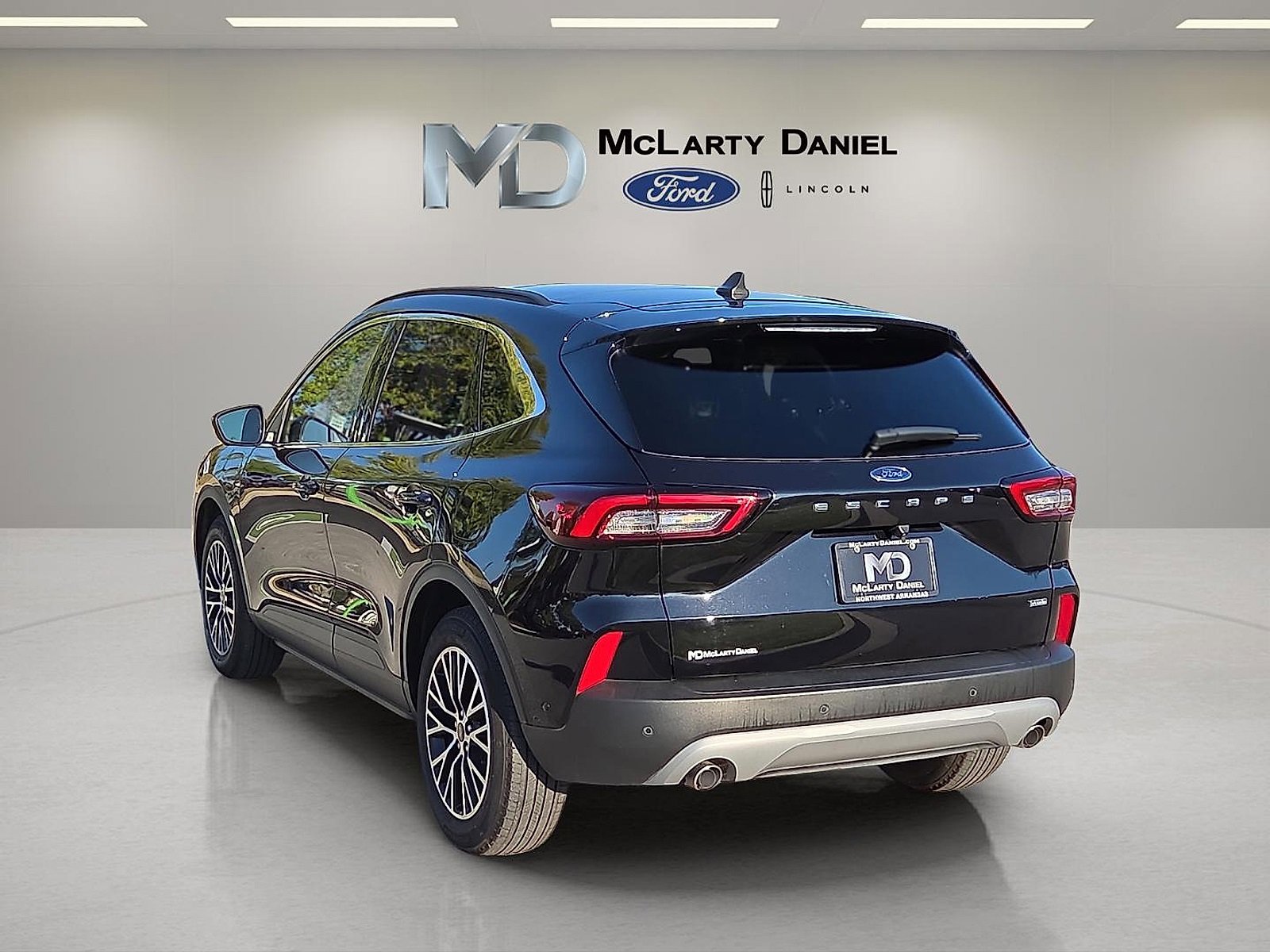 Certified 2024 Ford Escape SE w/ PHEV Premium Package image 4