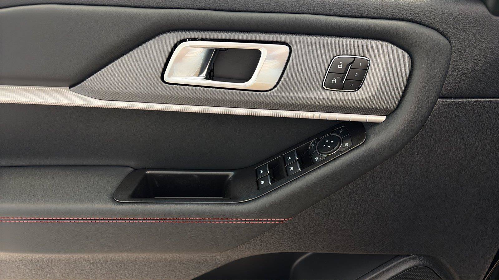 Certified 2025 Ford Explorer ST AWD/4WD image 25