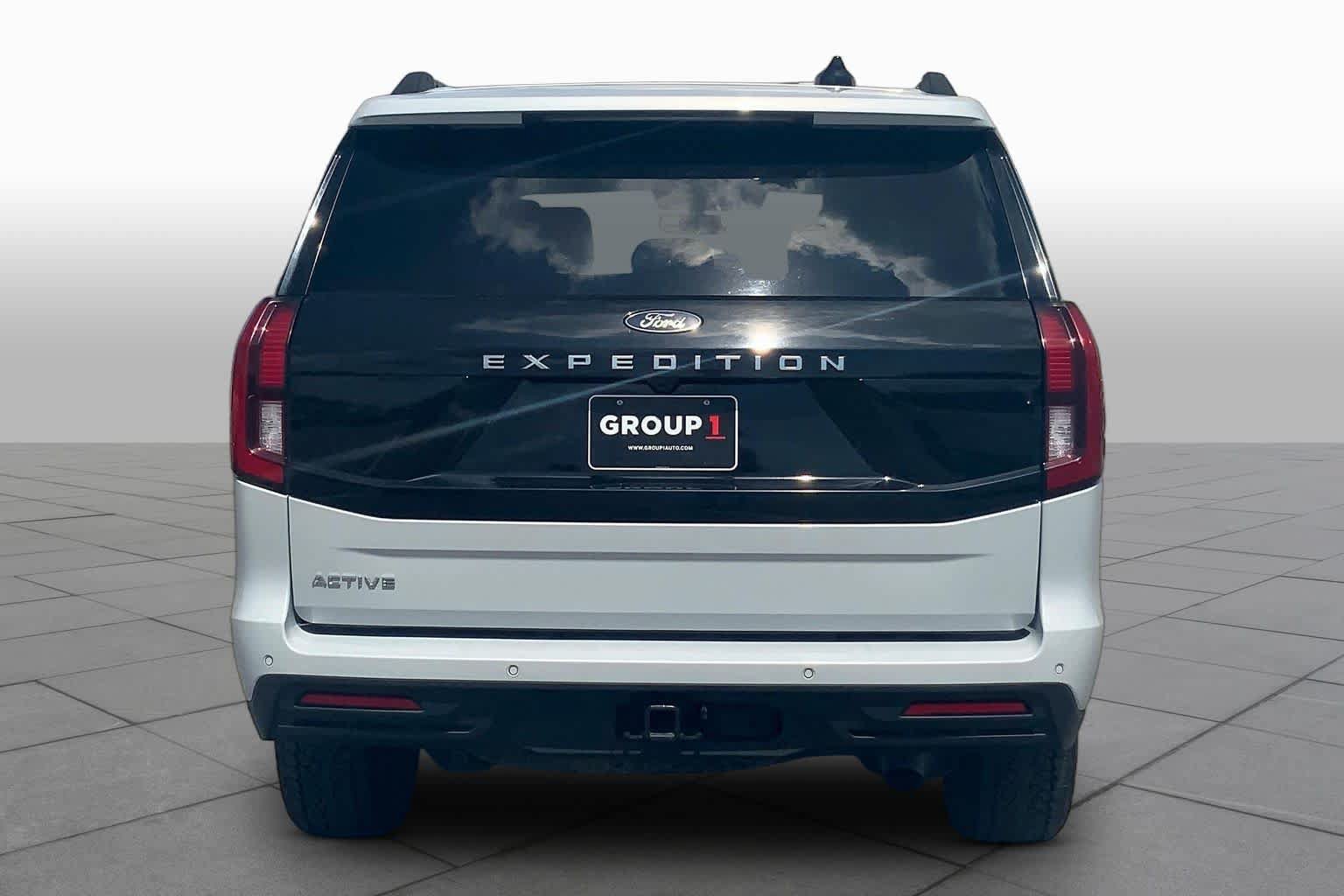 Certified 2025 Ford Expedition Active AWD/4WD image 5