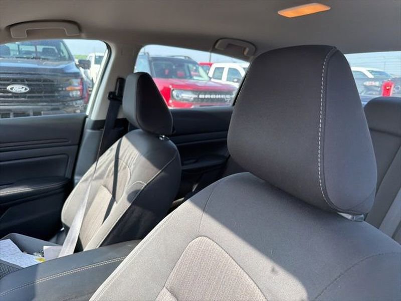 Used 2025 Nissan Altima 2.5 SV FWD image 12