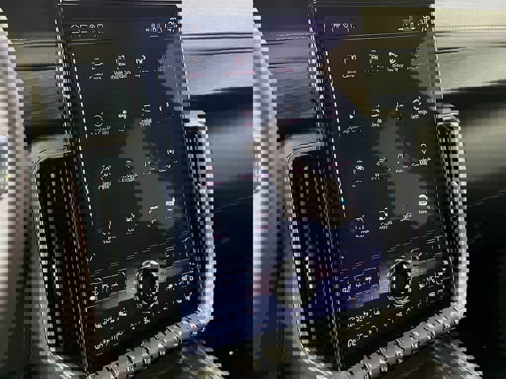 Used 2025 GMC Acadia Elevation image 20