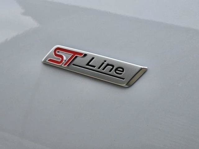 Certified 2025 Ford Escape ST-Line w/ Cold Weather Package FWD image 6