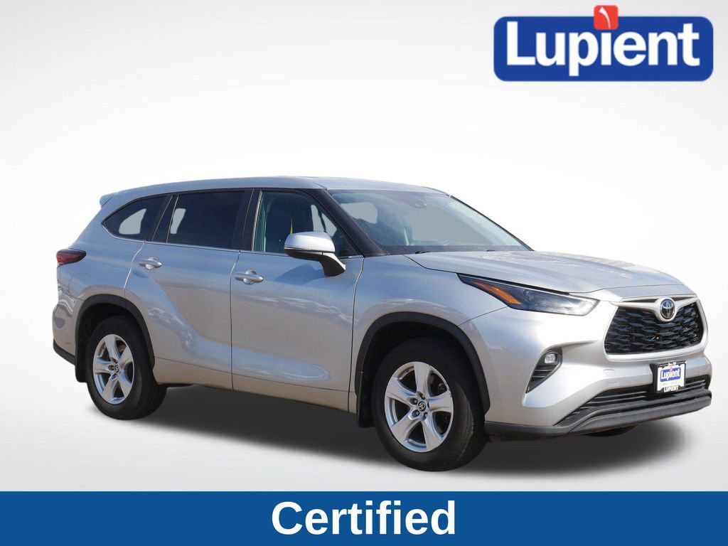 Used 2024 Toyota Highlander LE AWD/4WD image 1