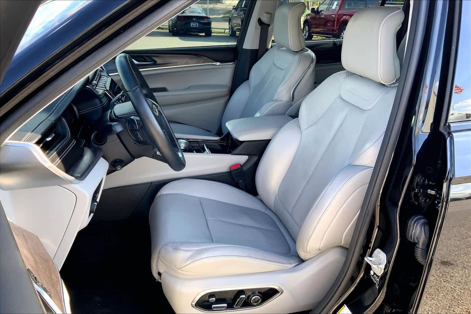 Used 2021 Jeep Grand Cherokee L Overland w/ Luxury Tech Group IV RWD image 15