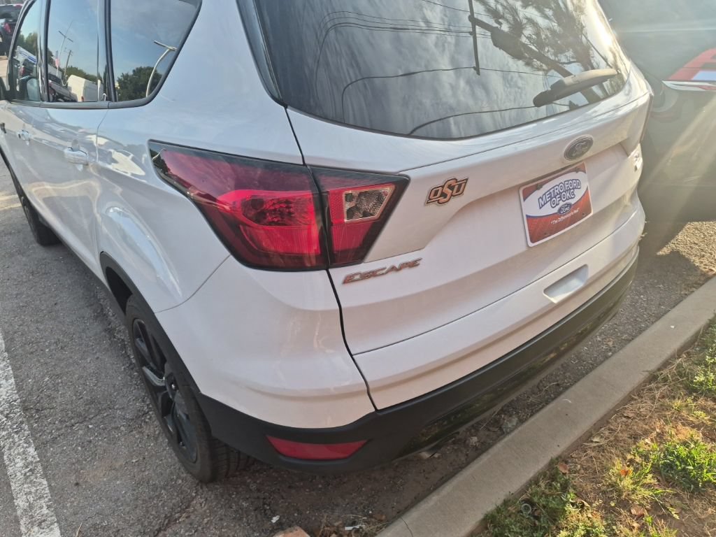 Certified 2019 Ford Escape SE FWD image 12