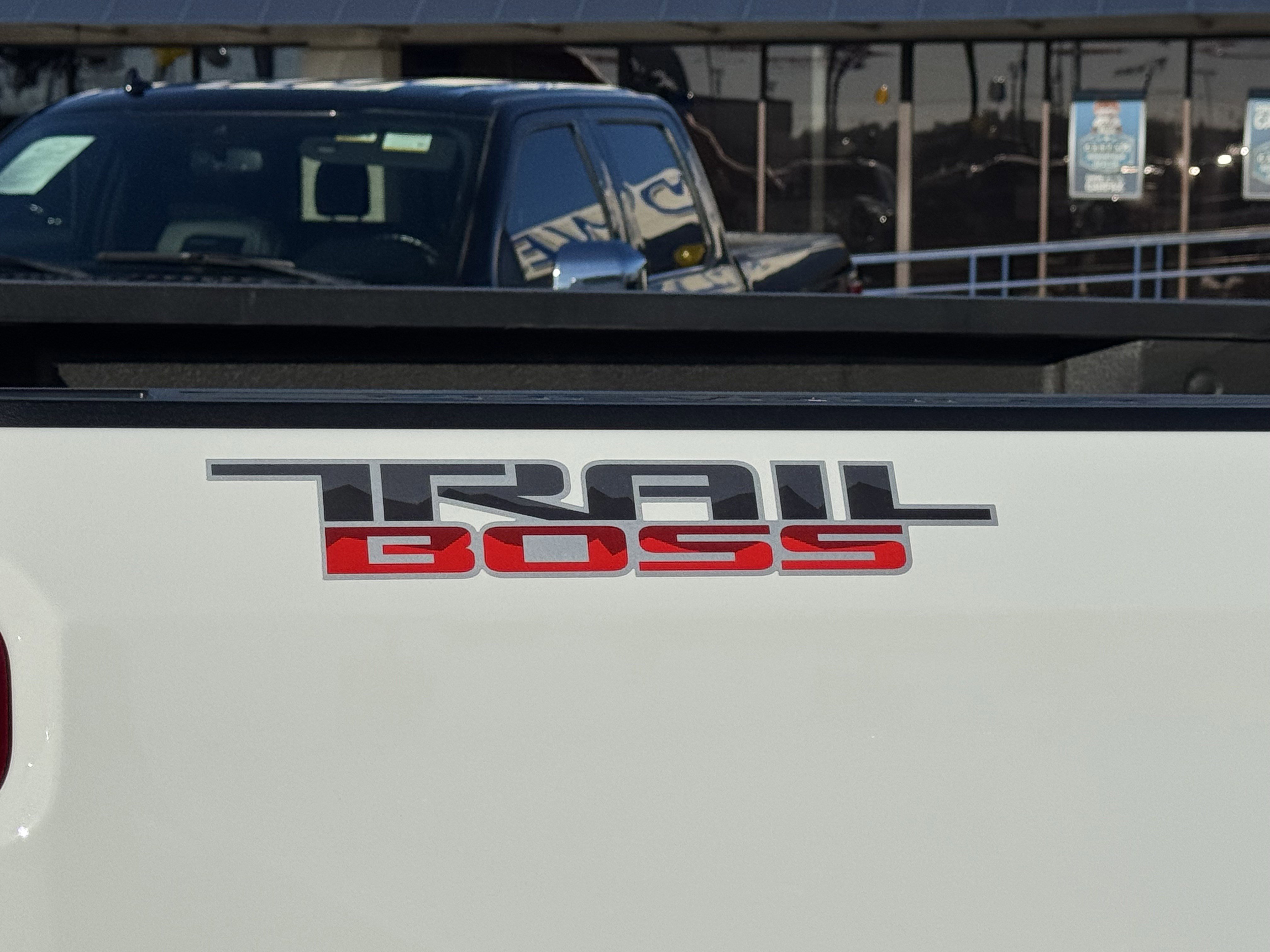 Used 2025 Chevrolet Silverado 1500 LT Trail Boss w/ Convenience Package II image 11