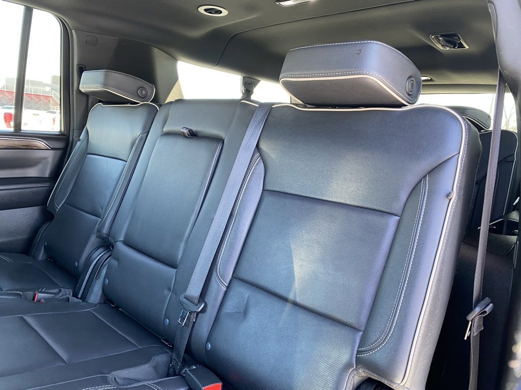 Used 2024 Chevrolet Suburban Premier image 27