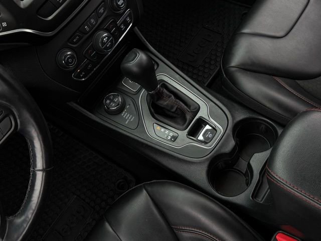 Used 2020 Jeep Cherokee Trailhawk w/ Cold Weather Group AWD/4WD image 27