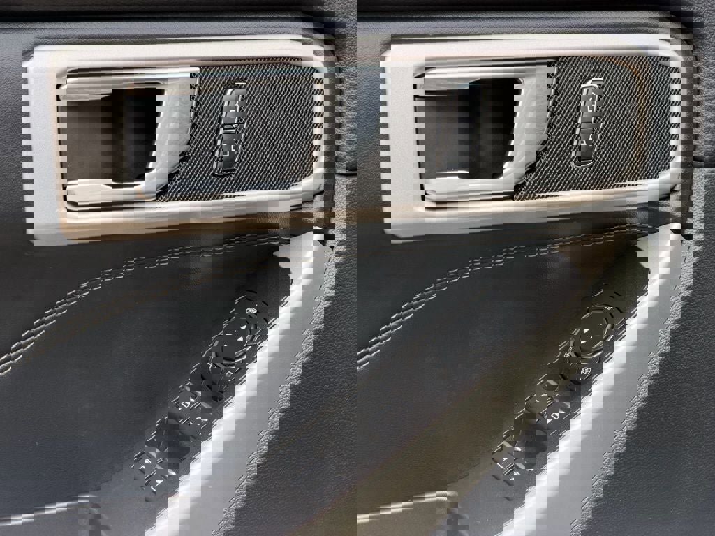 Certified 2022 Ford Explorer XLT w/ Equipment Group 202A image 21