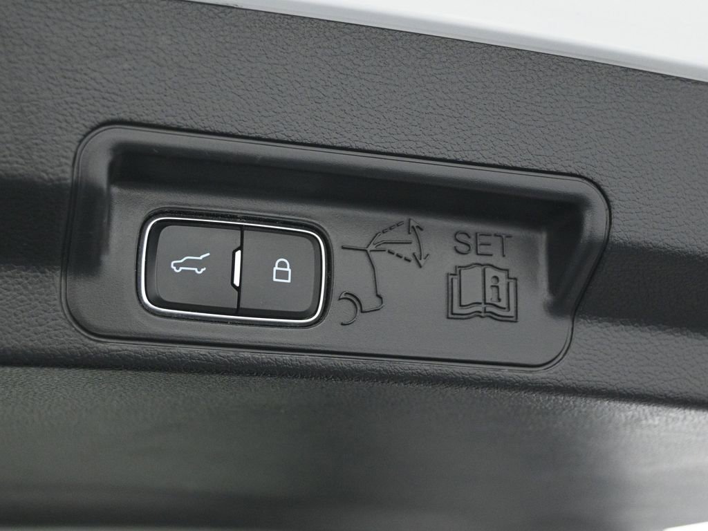 Certified 2022 Ford Explorer XLT w/ Equipment Group 202A image 27