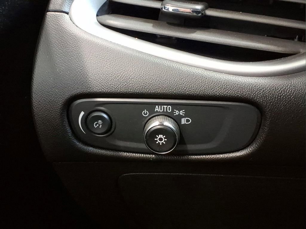 Used 2024 Chevrolet Malibu LS image 17