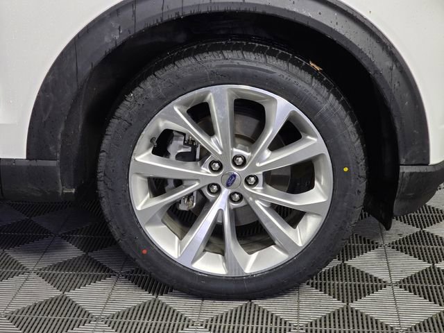 Certified 2023 Ford Explorer Platinum w/ Technology Package AWD/4WD image 9