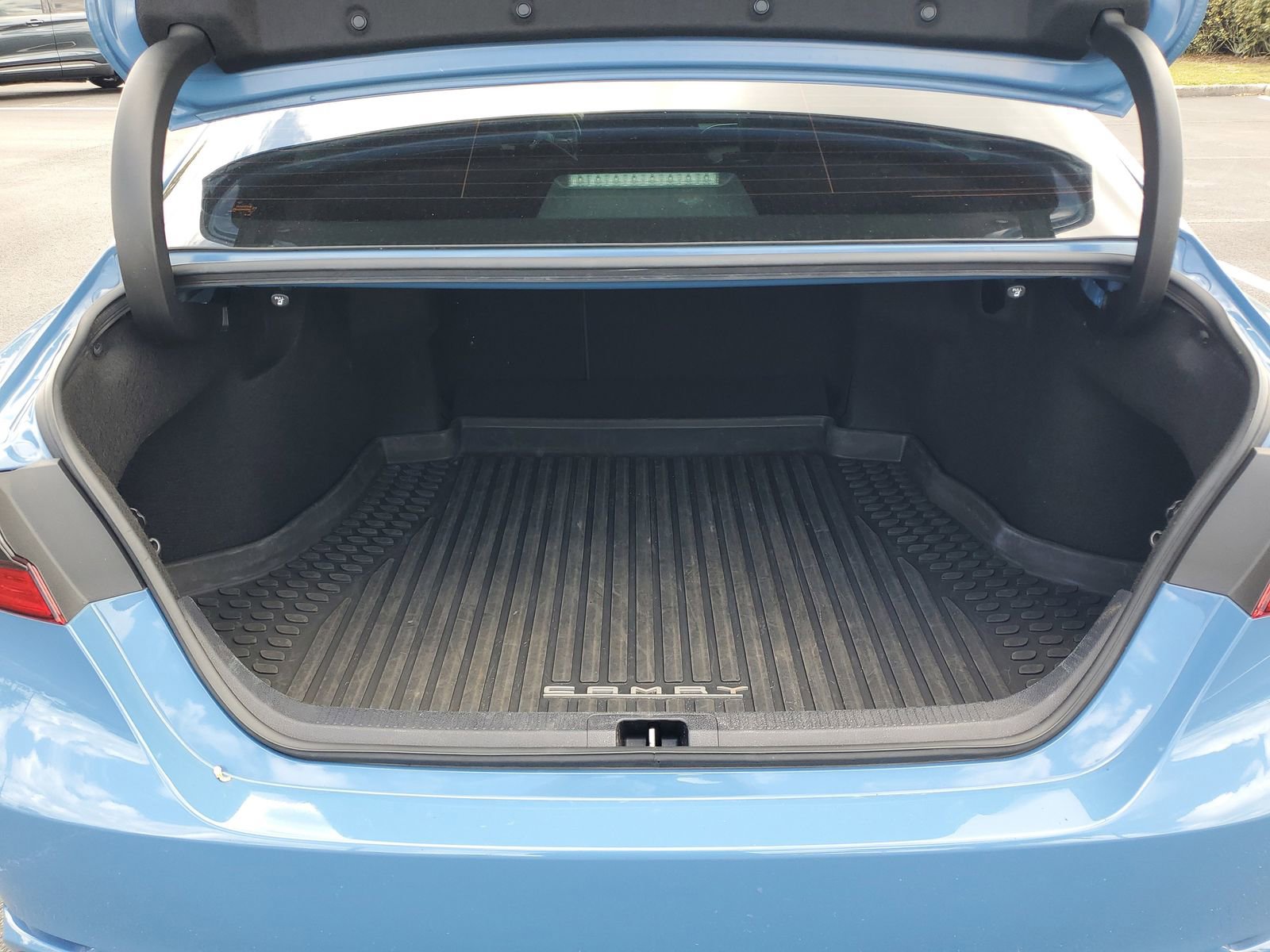 Used 2023 Toyota Camry SE FWD image 8